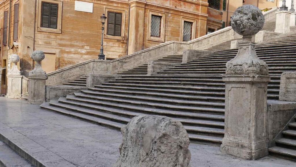 les marches qui mènent à la place espagnole